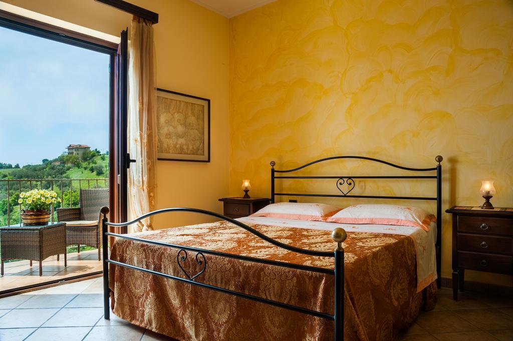 Villa Bernadette Сан-Мауро-Чиленто Номер фото